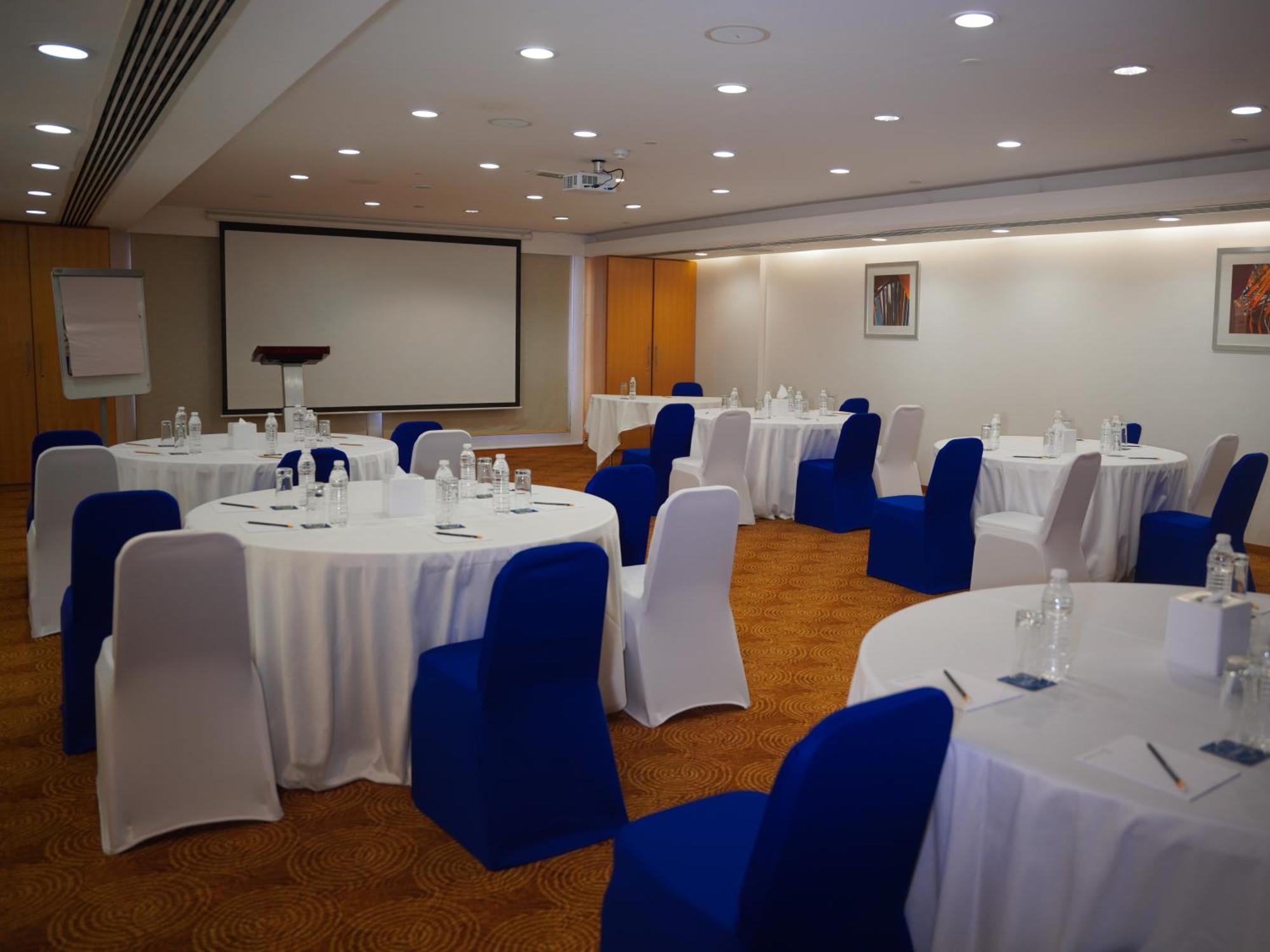 Golden Tulip 4* Mascate