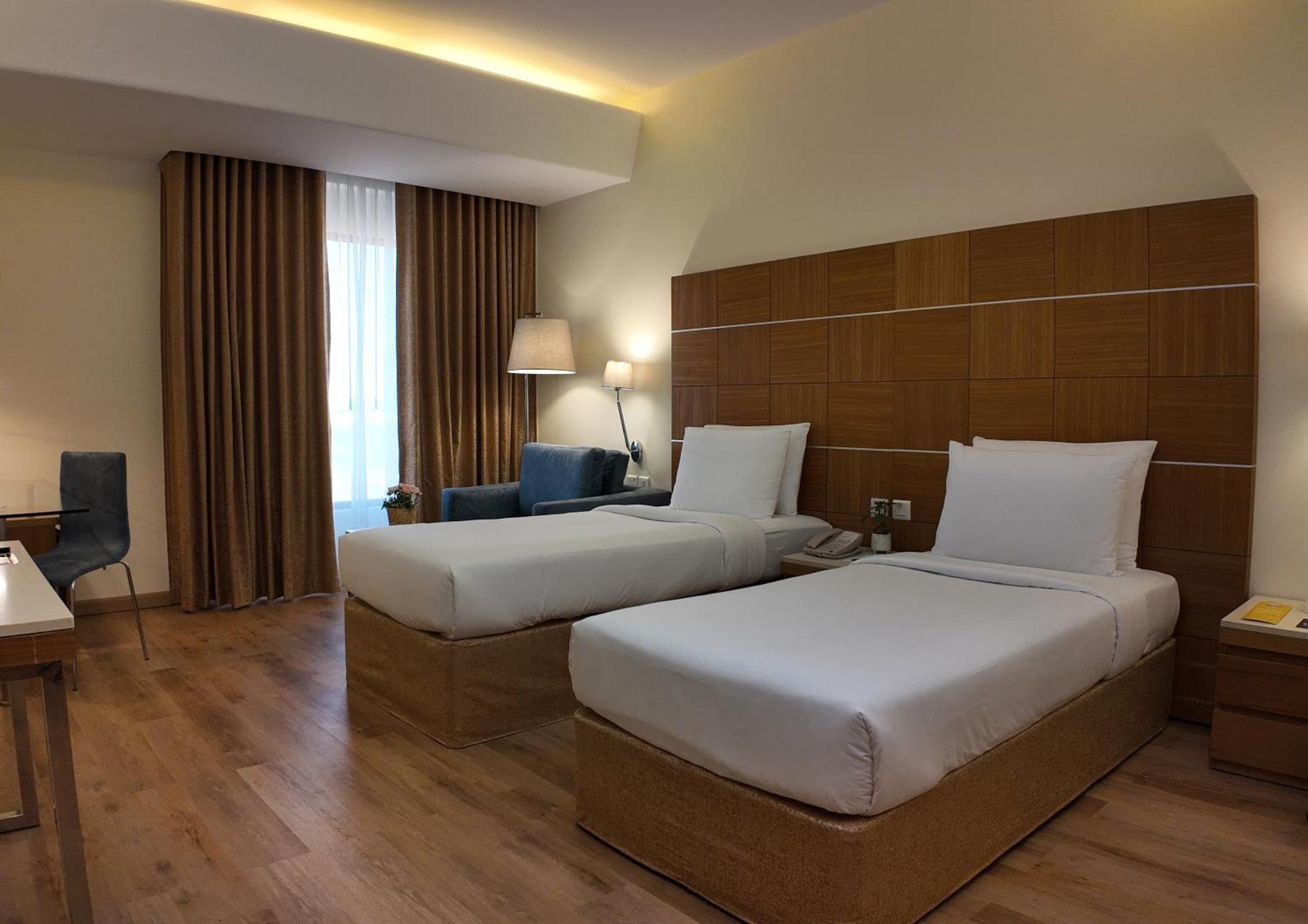 Golden Tulip 4*